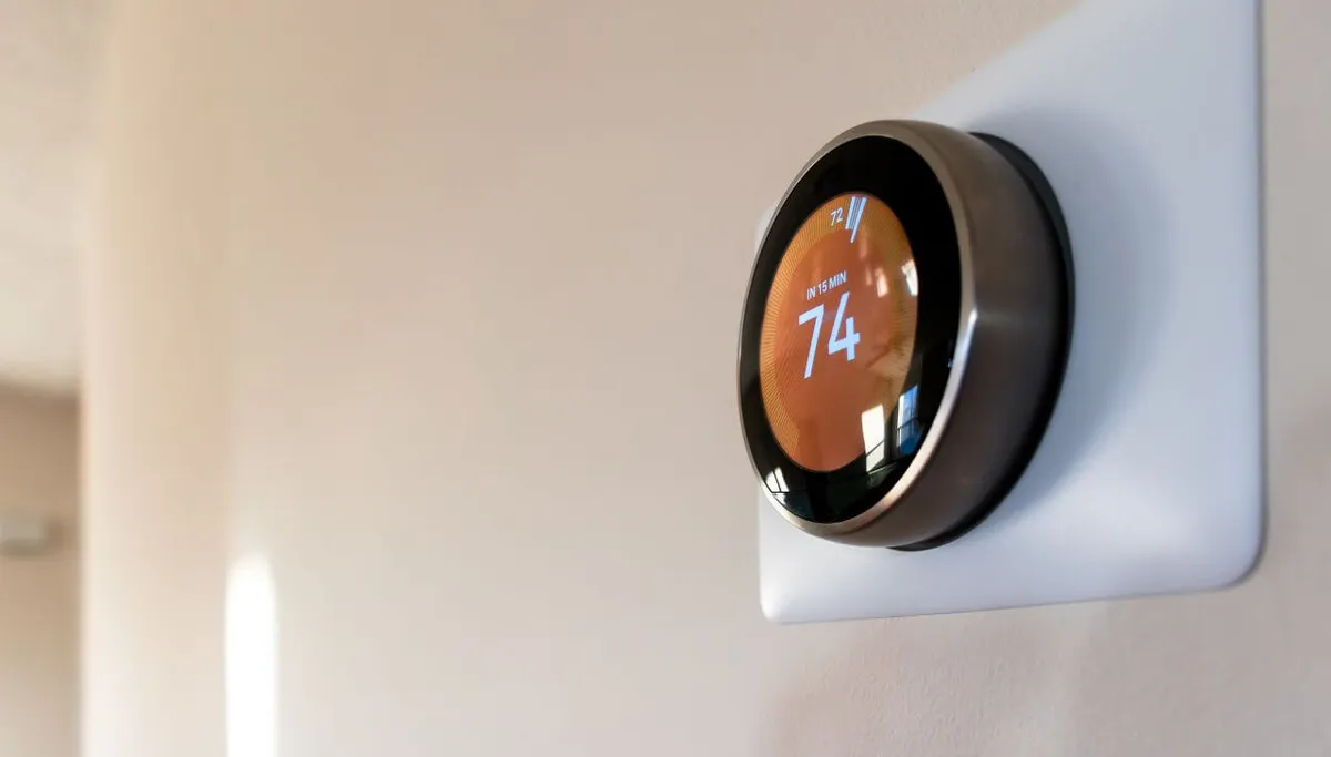 How AI Thermostat Works: What It Learns and Saves