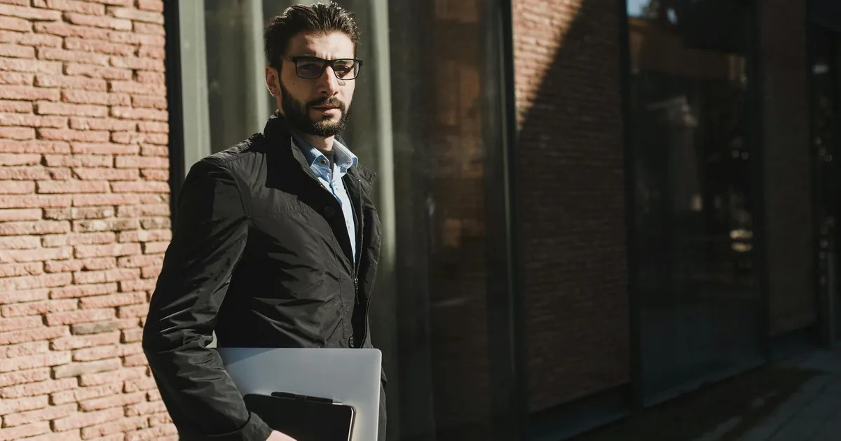 Meta Ray-Ban Display vs Standard: Which to Buy